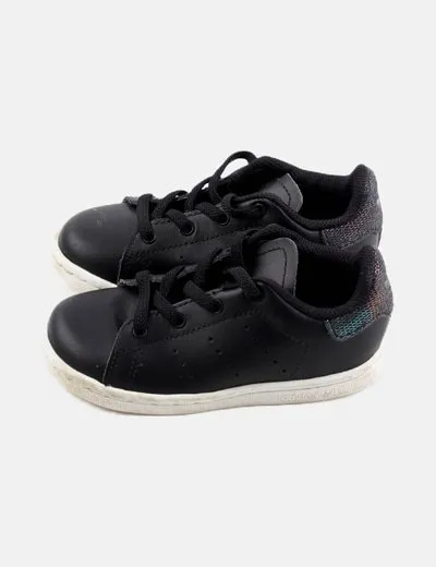 Adidas Zapatilla negra polipiel