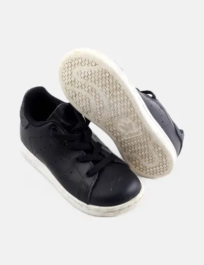 Adidas Zapatilla negra polipiel