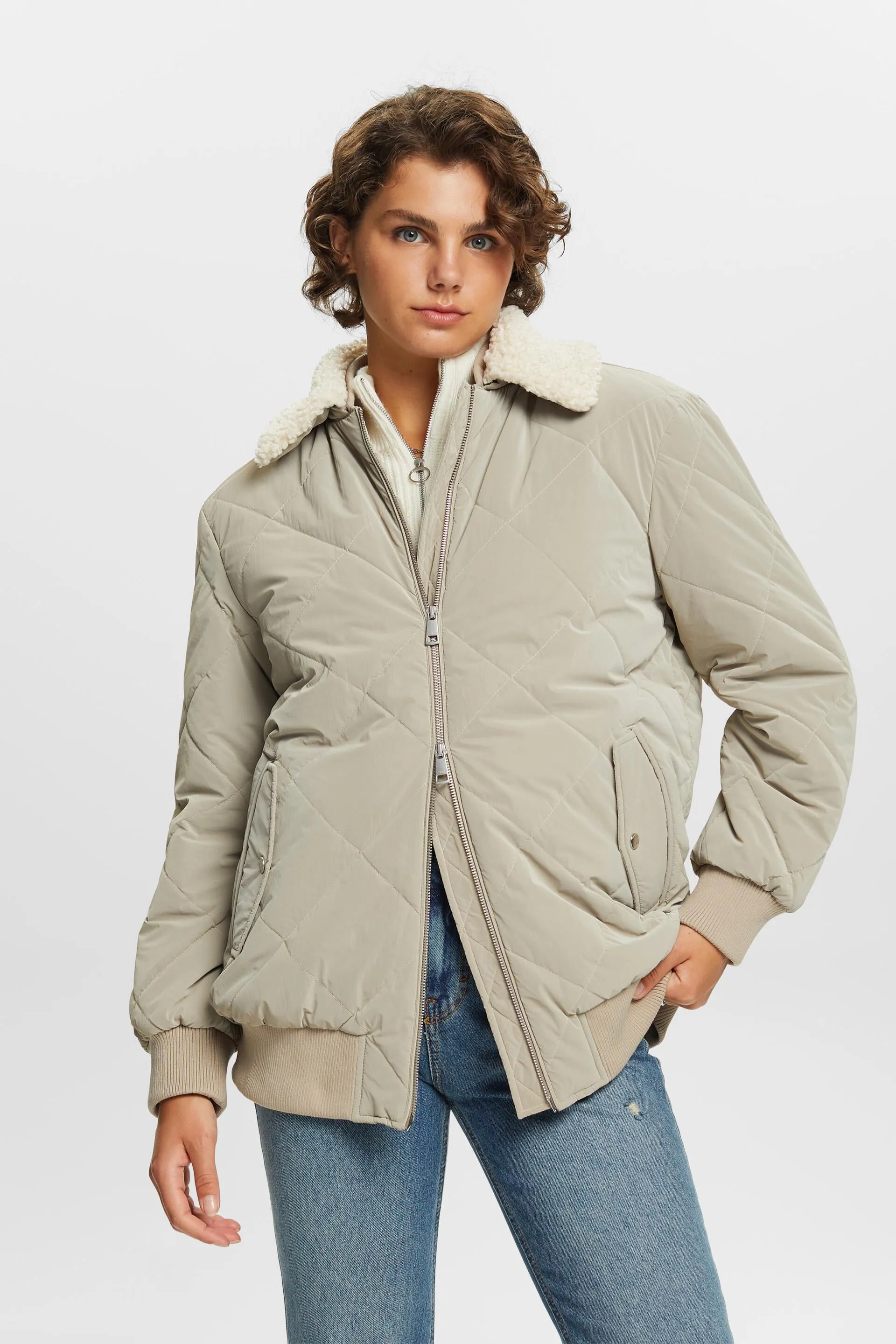 Cazadora bomber acolchada con forro de borreguito