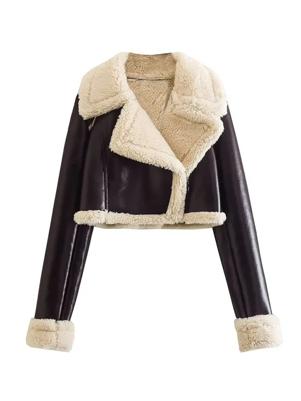 Chaqueta corta de piel con cuello de solapa y forro de peluche