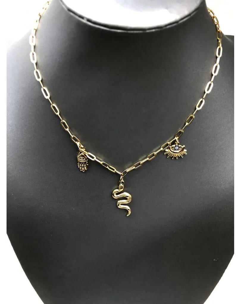 COLLARES DORADOS CON VISTOSOS DIJES PARA LUCIR ESCOTE