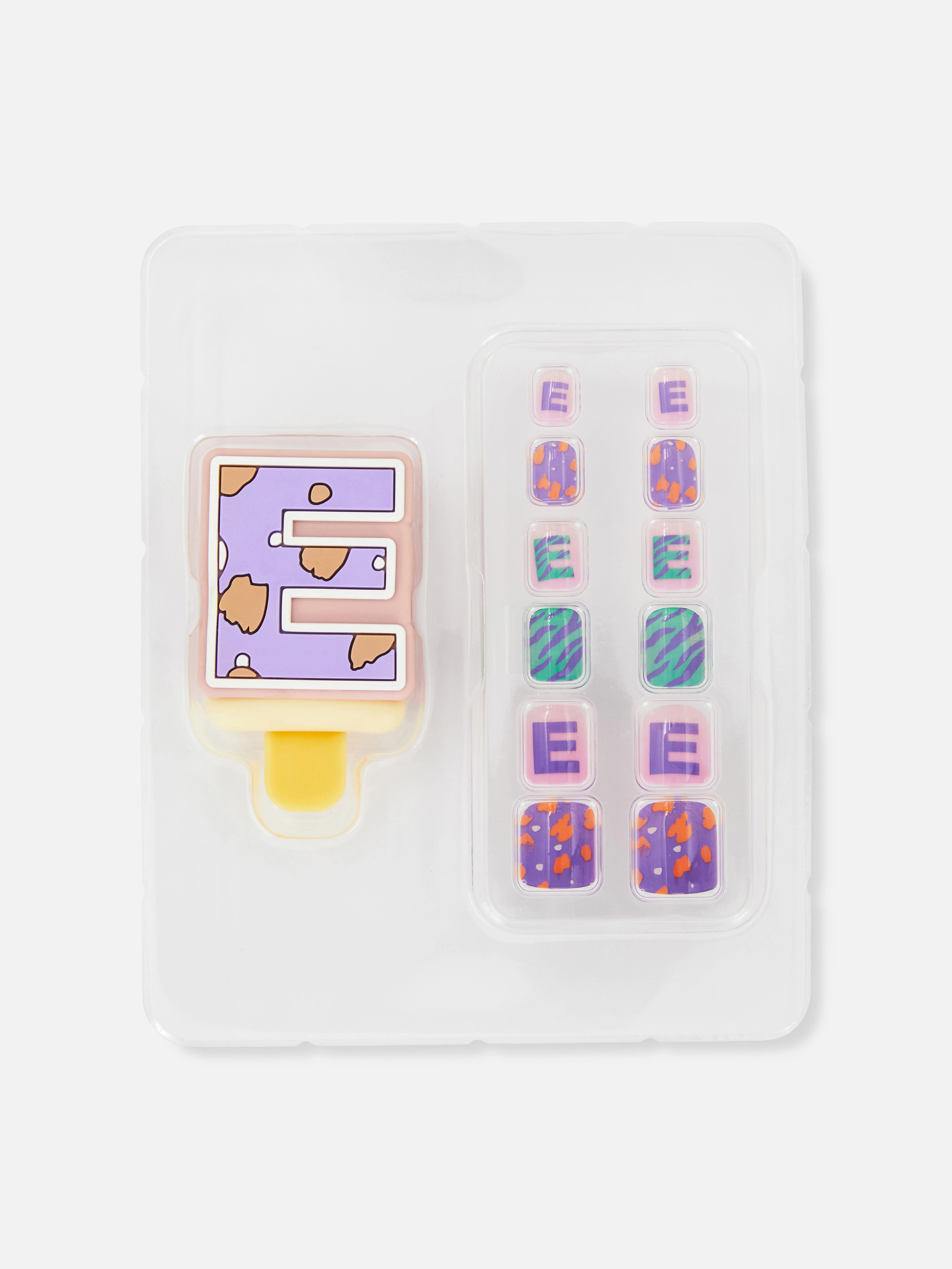 Juego de uñas postizas y brillo de labios