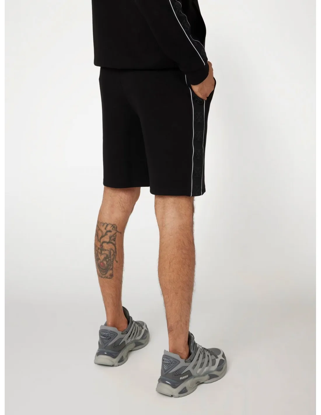 Pantalones cortos con logotipo lateral de Guess