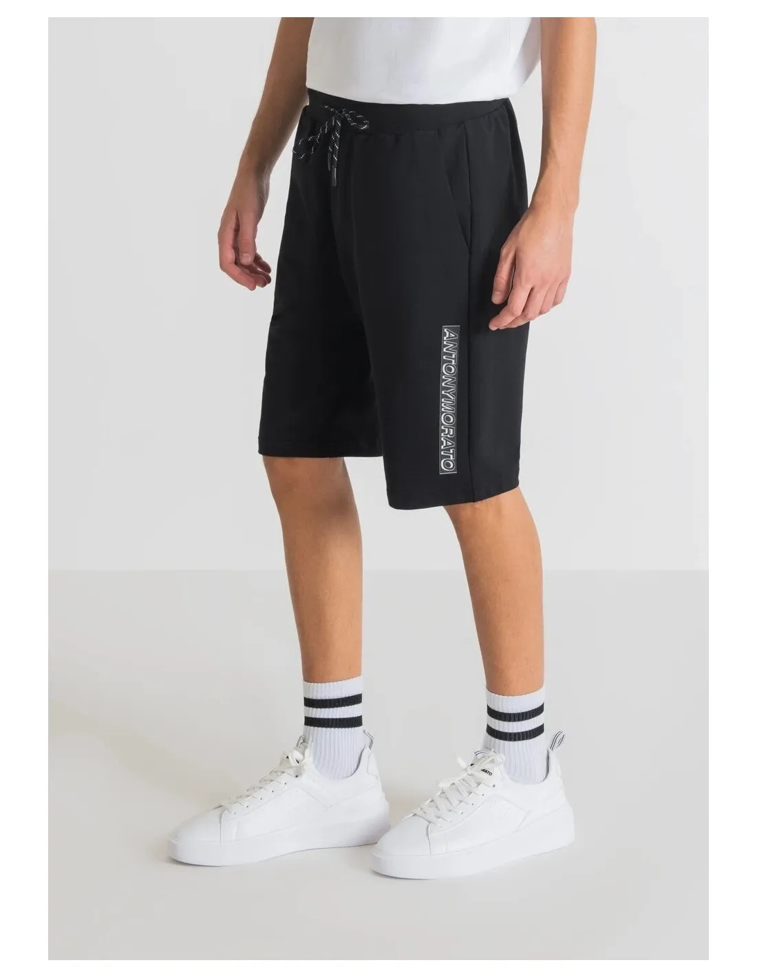 Pantalones cortos de felpa regular fit de algodón elástico con estampado del logotipo de goma de Antony Morato