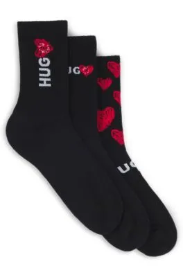 Paquete de tres pares de calcetines cortos con motivos de corazón