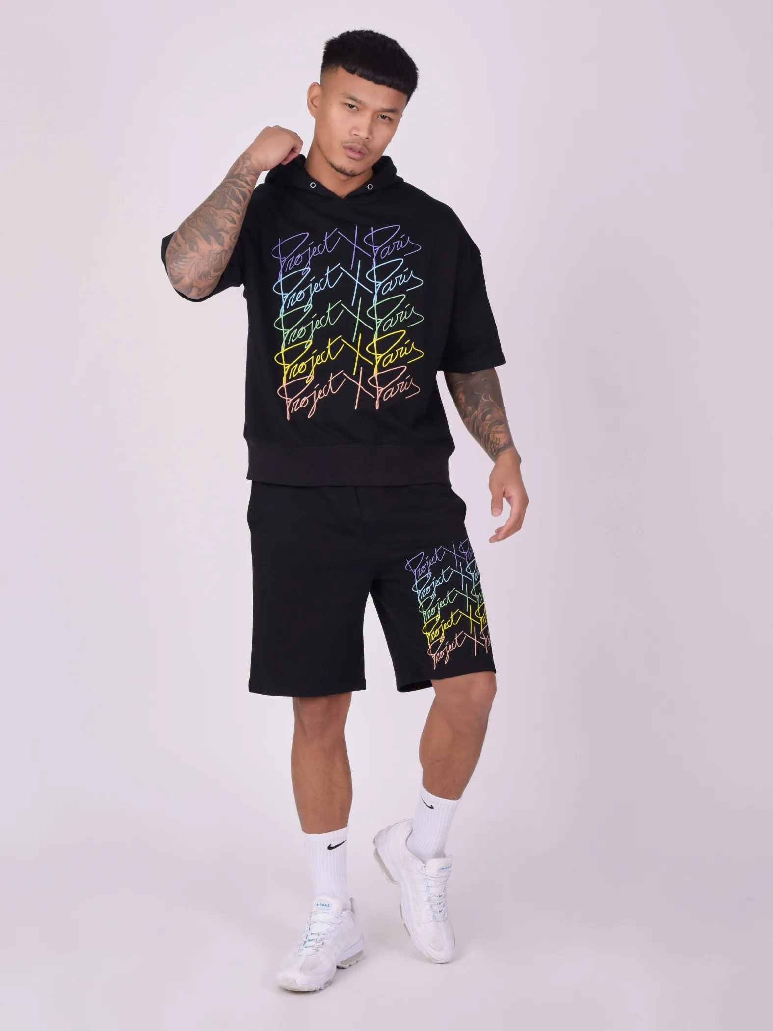 Sudadera de manga corta con logotipos arco iris