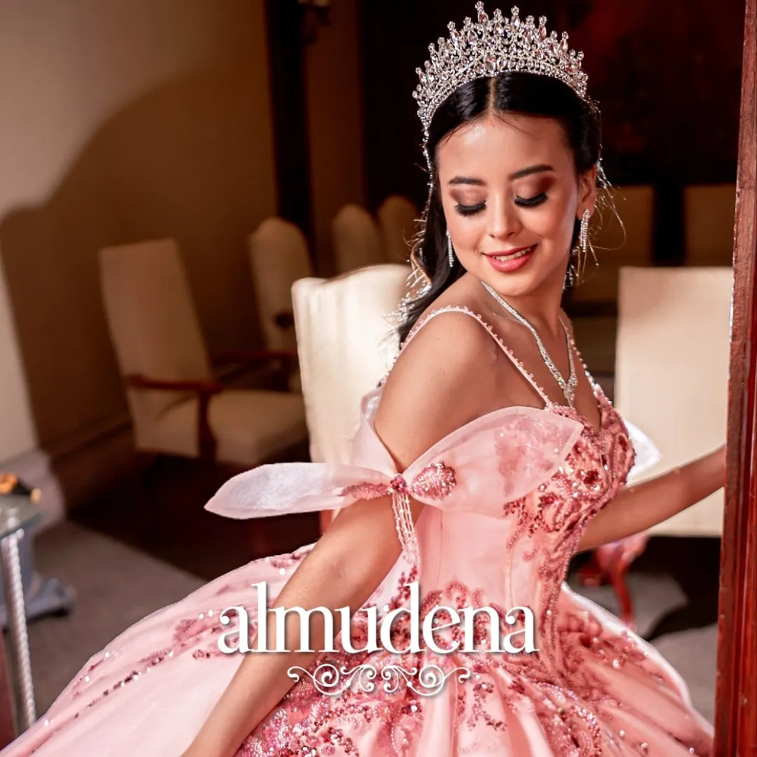 Vestido para Quinceañera Rosa con Pedreria