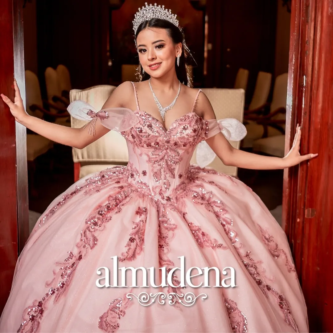 Vestido para Quinceañera Rosa con Pedreria