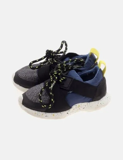 Zara Zapatilla combinada acordonada