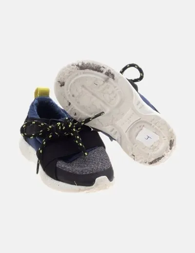 Zara Zapatilla combinada acordonada
